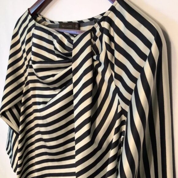 The Limited Navy and Cream unique front top szXS - Picture 5 of 11